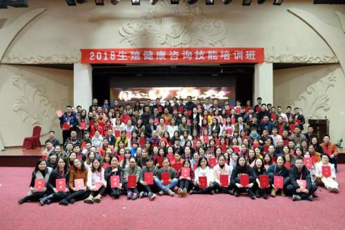 姑娘们 揭秘特殊的“性工作者”不朽情缘游戏网站址卖情趣用品的(图1)