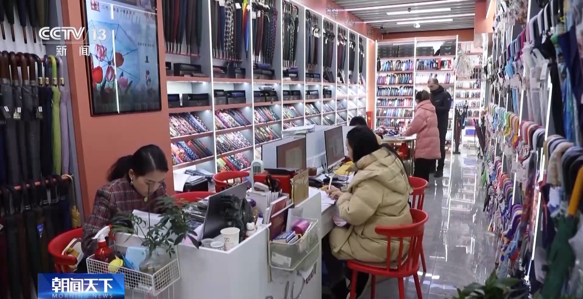 艘“船” 义乌中国小商品城“品牌出海”记不朽情缘游戏网站新春走基层丨给商户造一