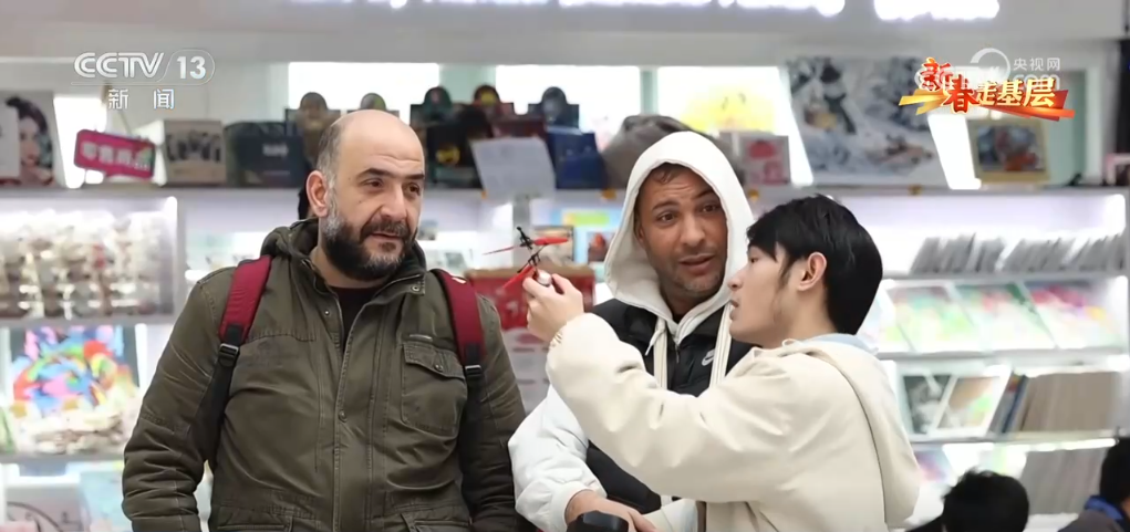 拳”凝聚合力 “品牌出海”成为义乌热词不朽情缘正规网站新春走基层 “攥指成(图3)